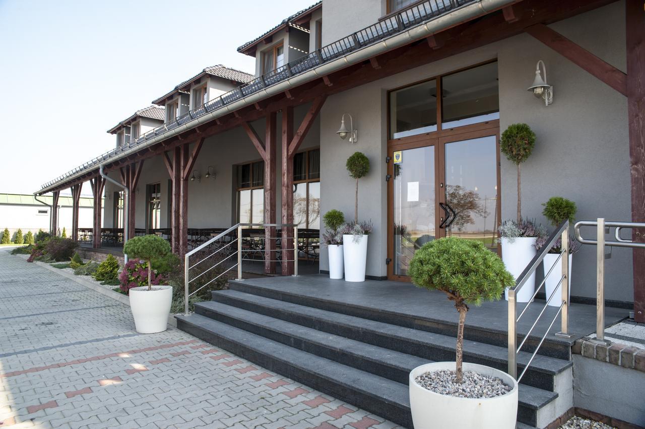 Hotel Pod Szyszkami Kozmin المظهر الخارجي الصورة
